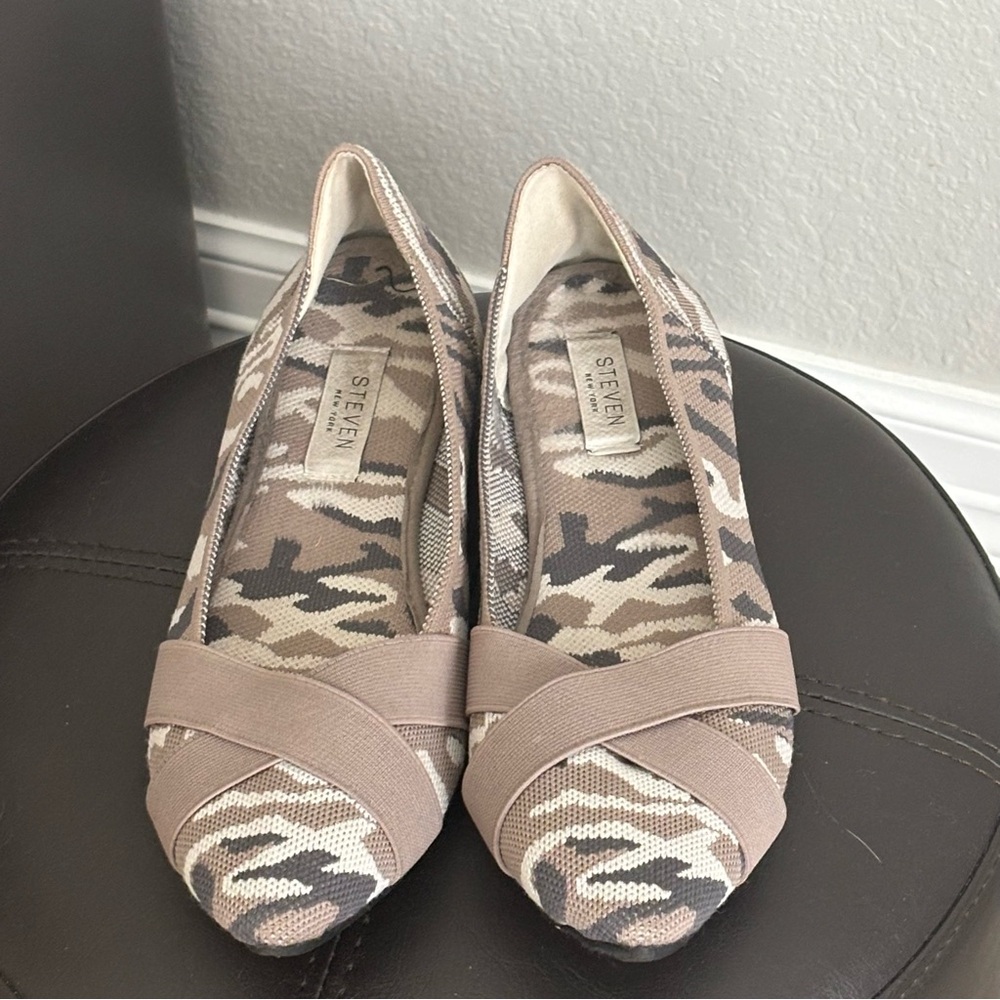 Steve Madden Taupe Camo Cross-Band Ballet Flats